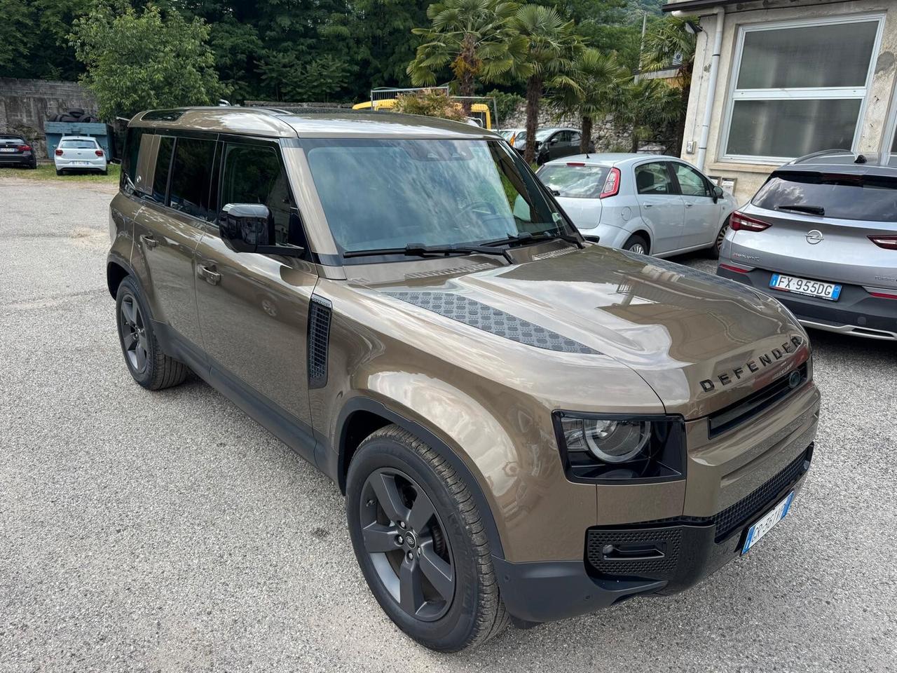 Land Rover Defender 110 3.0D I6 300 CV AWD Auto HSE 7 posti