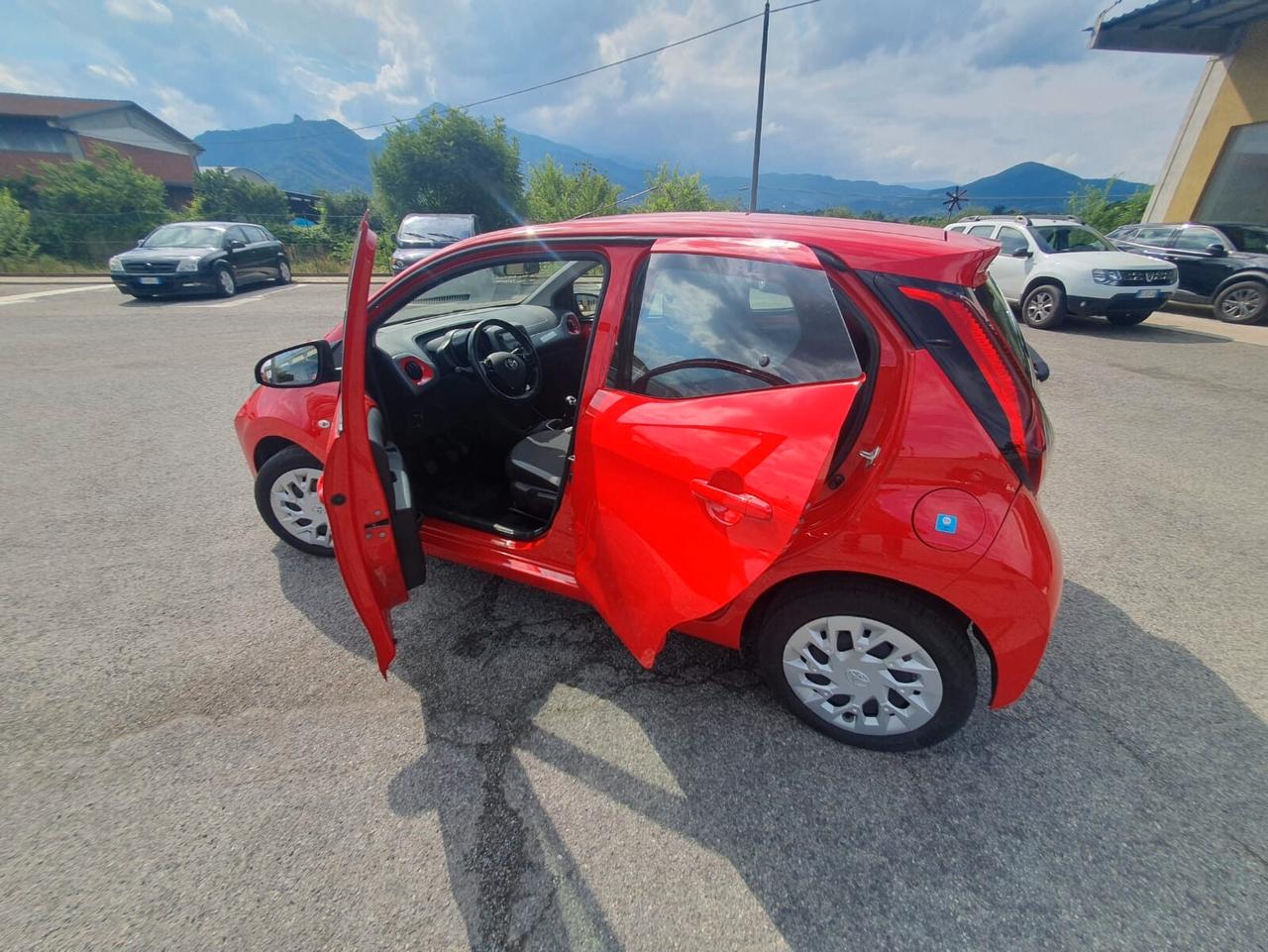 Toyota Aygo Connect 1.0 VVT-i 72 CV 5 porte x-play