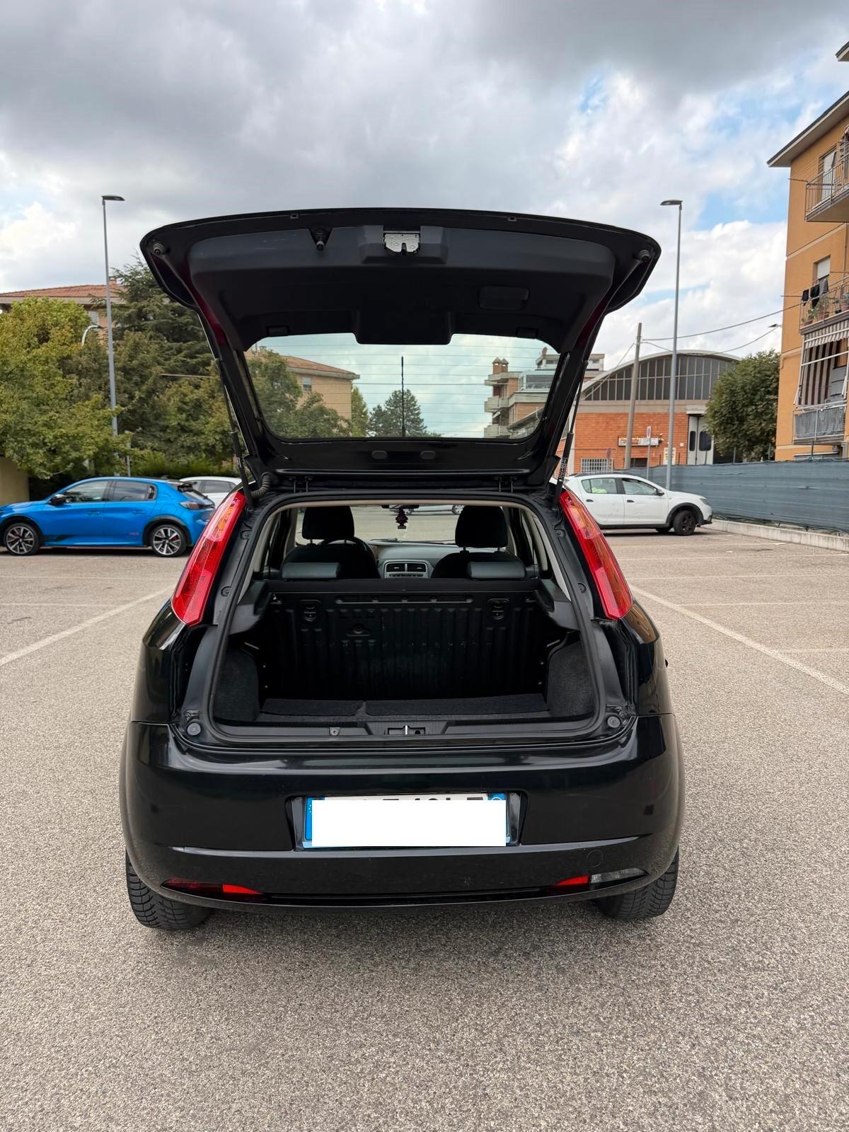 Fiat Grande Punto 1.4 METANO - NEOPATENTATI - 12 MESI DI GARANZIA -