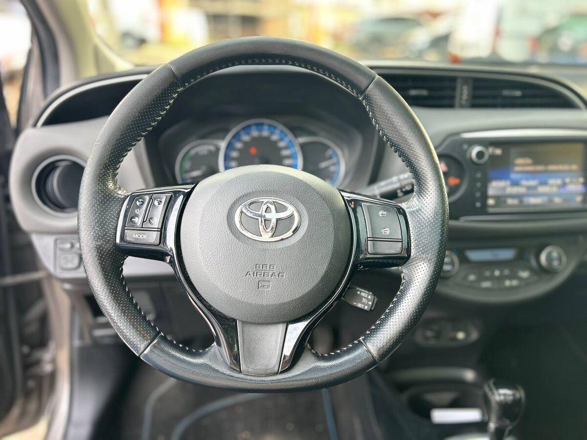 Toyota Yaris 1.5h Trend Red Edition 5p