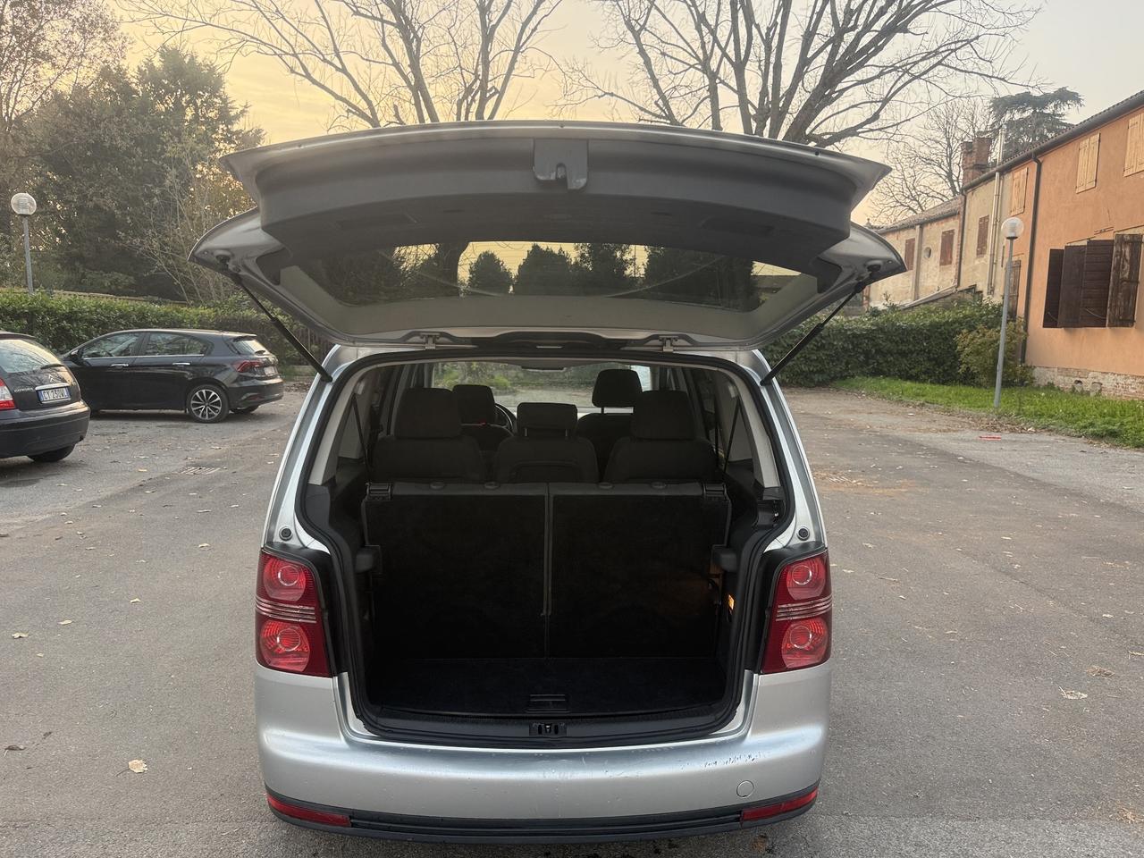 Volkswagen Touran 1.4 16V TSI 150CV DSG Trendline Ecofuel