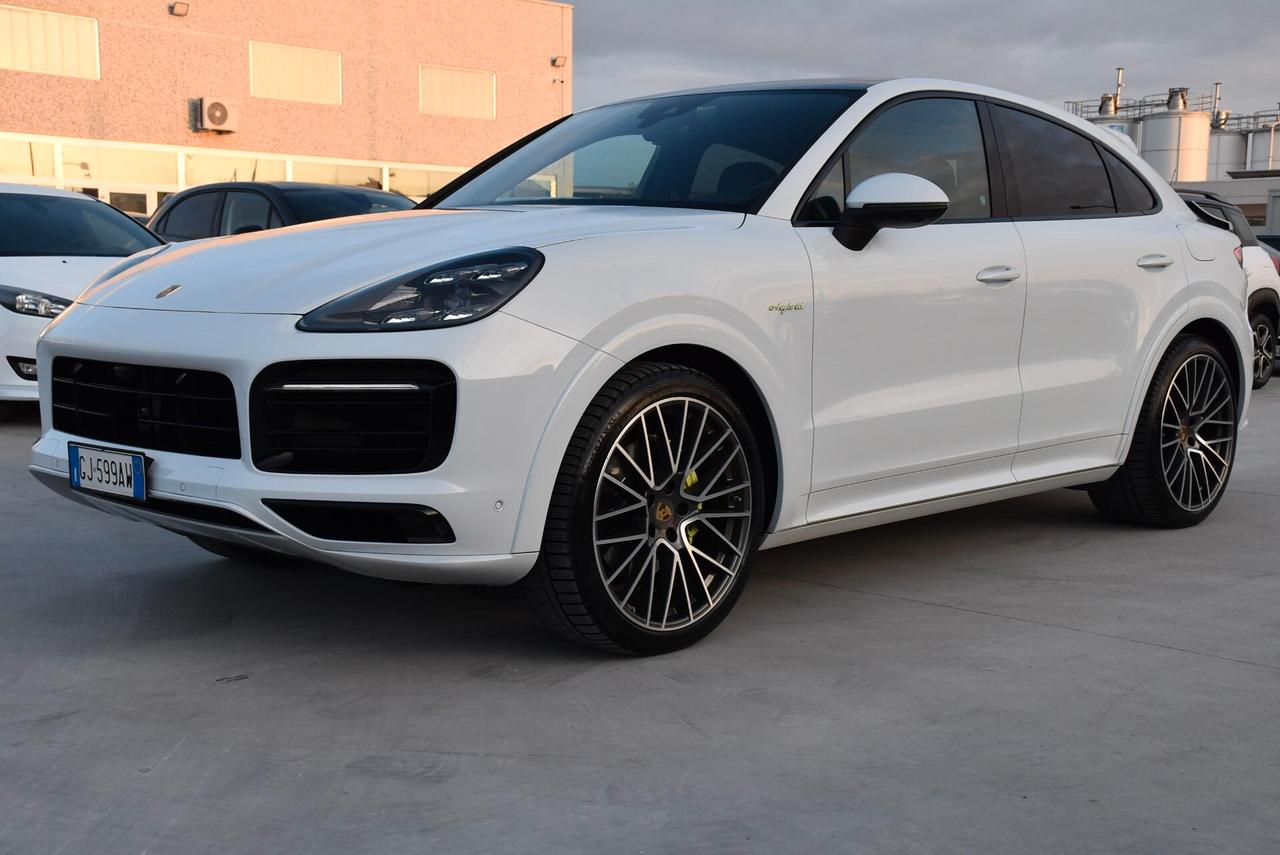 Porsche Cayenne Coupé 3.0 V6 E-Hybrid Platinum Edition
