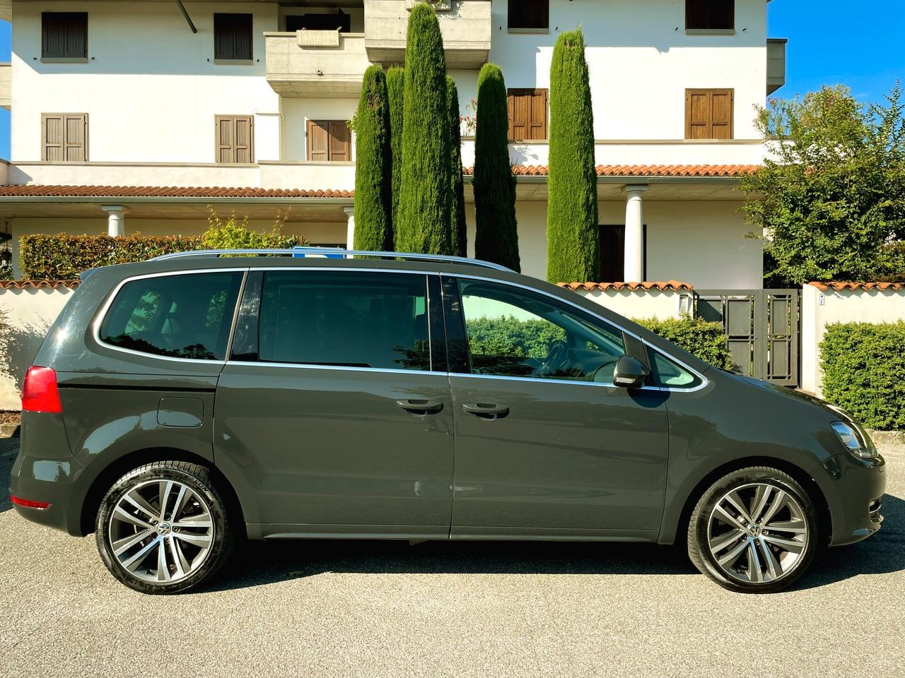 VW SHARAN 2.0D aut.-7POSTI-Pelle,Nav,Tetto-2014