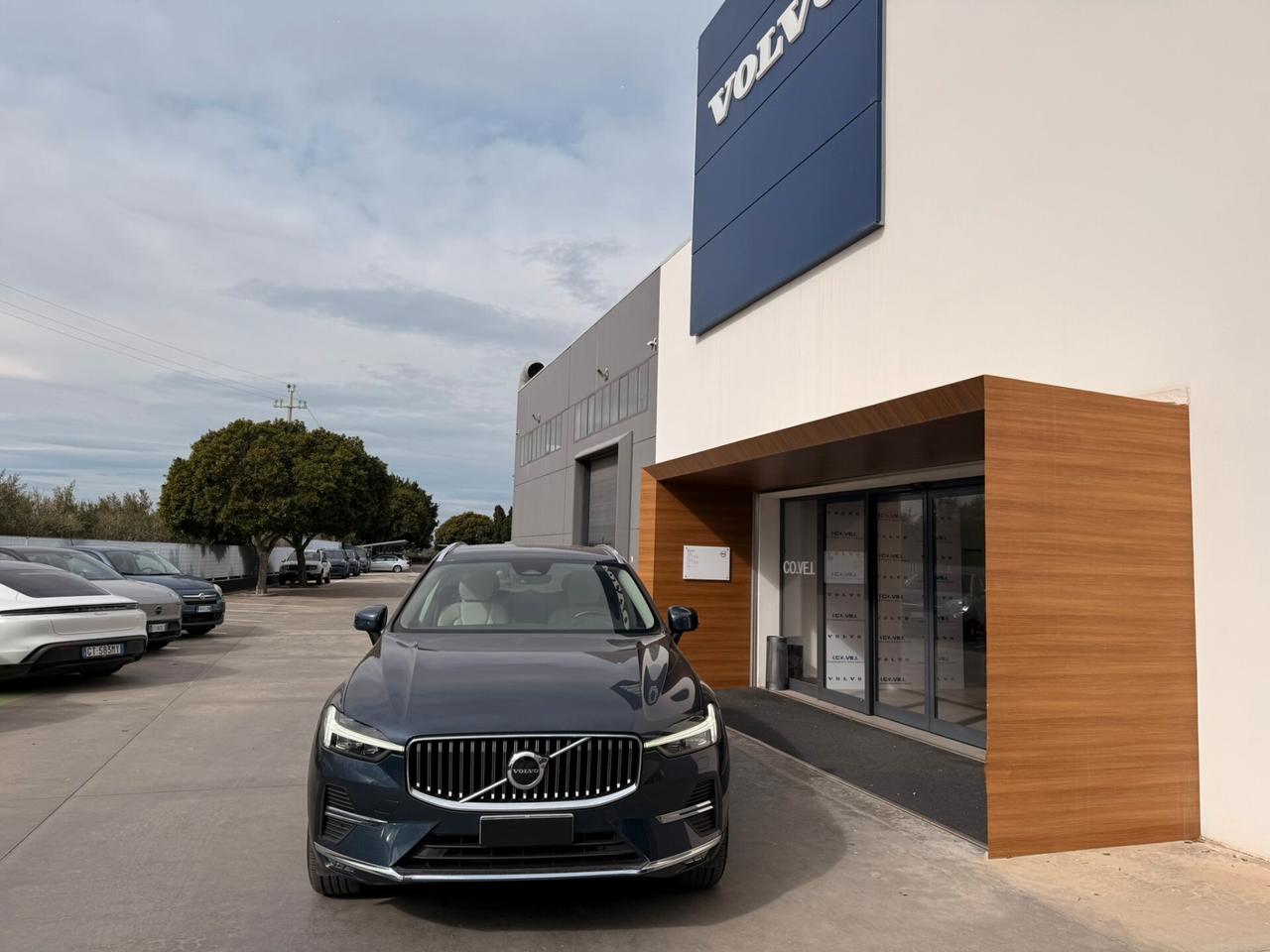 Volvo XC 60 XC60 B4 (d) automatico Plus Bright