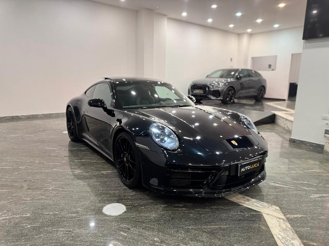 Porsche 911 Carrera 4 GTS