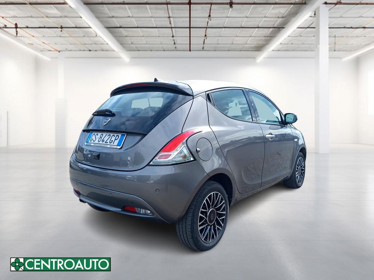 Lancia Ypsilon 1.0 FireFly 5 porte S&S Hybrid Gold Plus