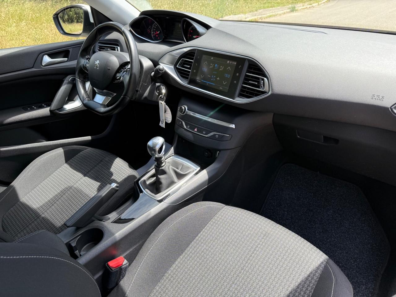 Peugeot 308 BlueHDi 130 S&S Business