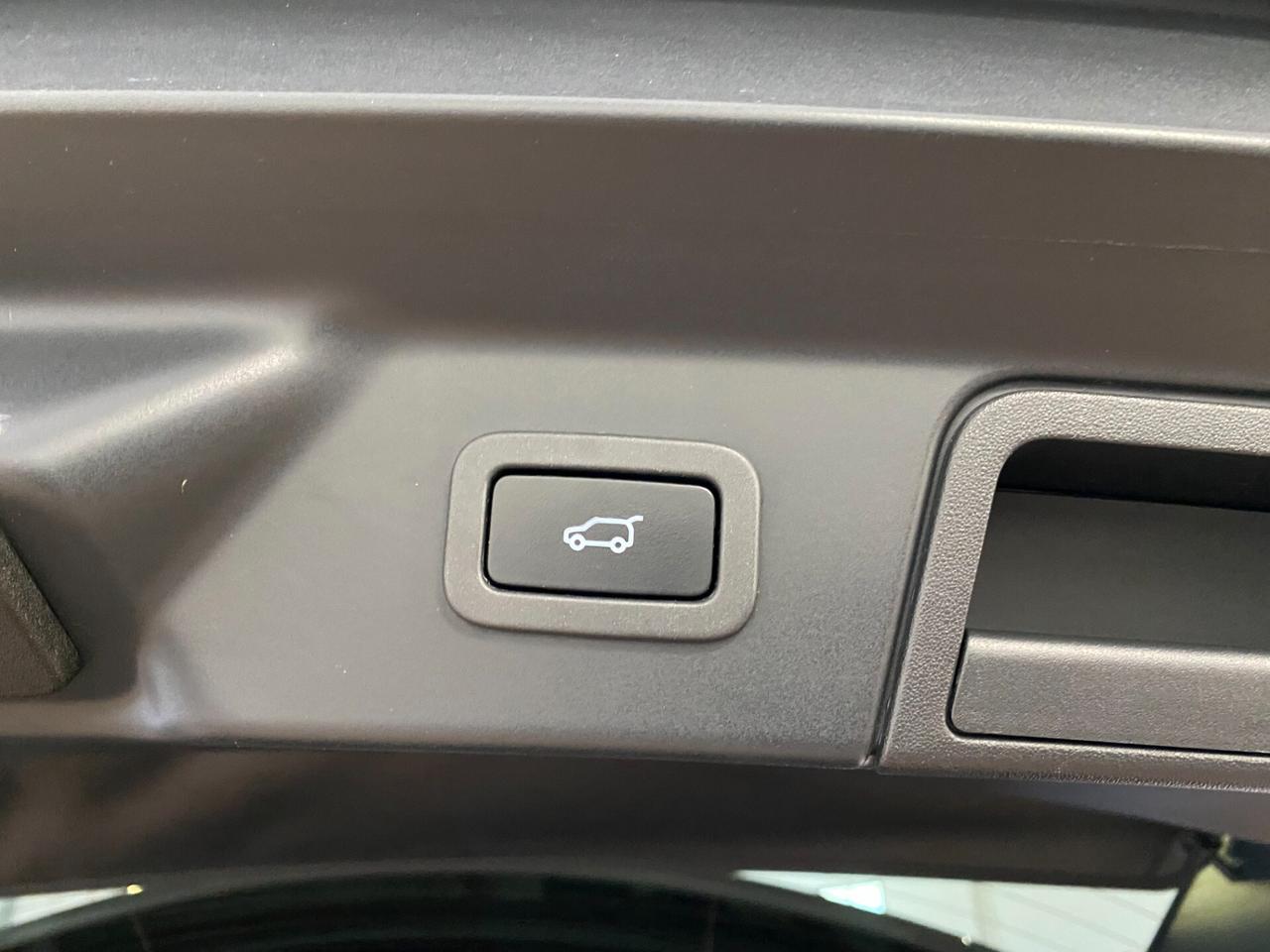 Land Rover Range Rover Velar 2.0D I4 240 CV R-Dynamic