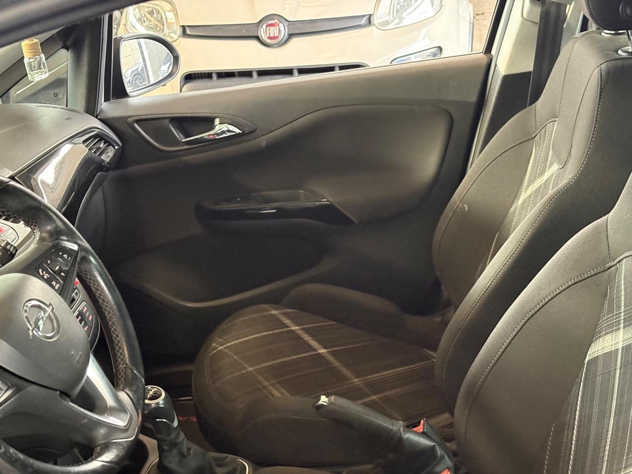 Opel Corsa 1.2 5 porte b-Color