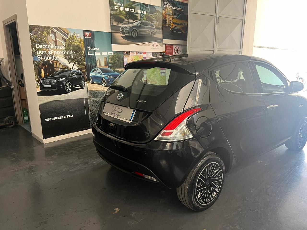 Lancia Ypsilon 1.0 FireFly 5 porte S&S Hybrid Gold