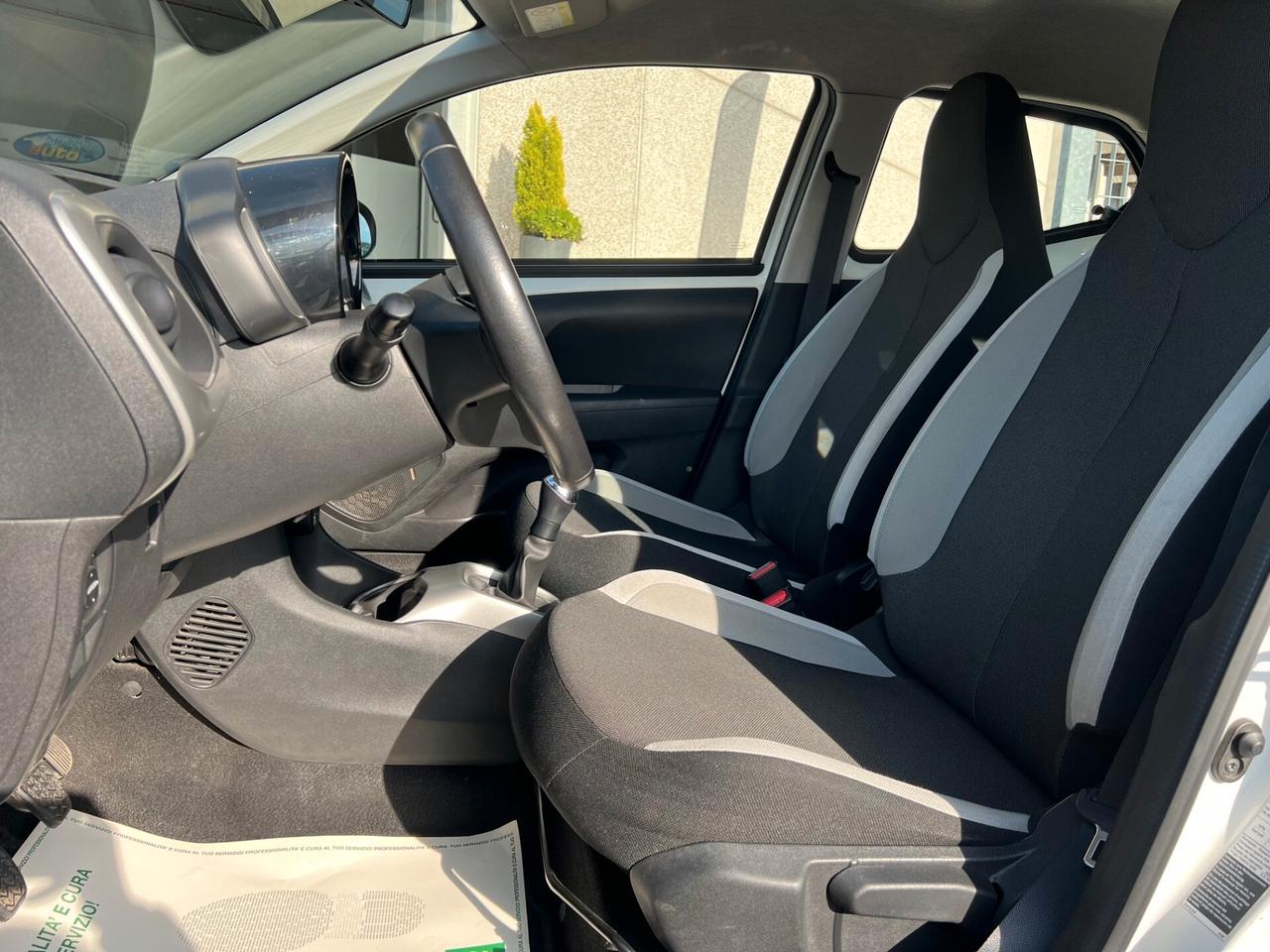 Toyota Aygo 1.0 VVT-i 69 CV 5 porte x-pure / OK NEOPATENTATI