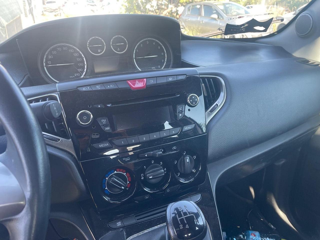 LANCIA YPSILON 3 SERIE 1.2 INCIDENTATA MARCIANTE