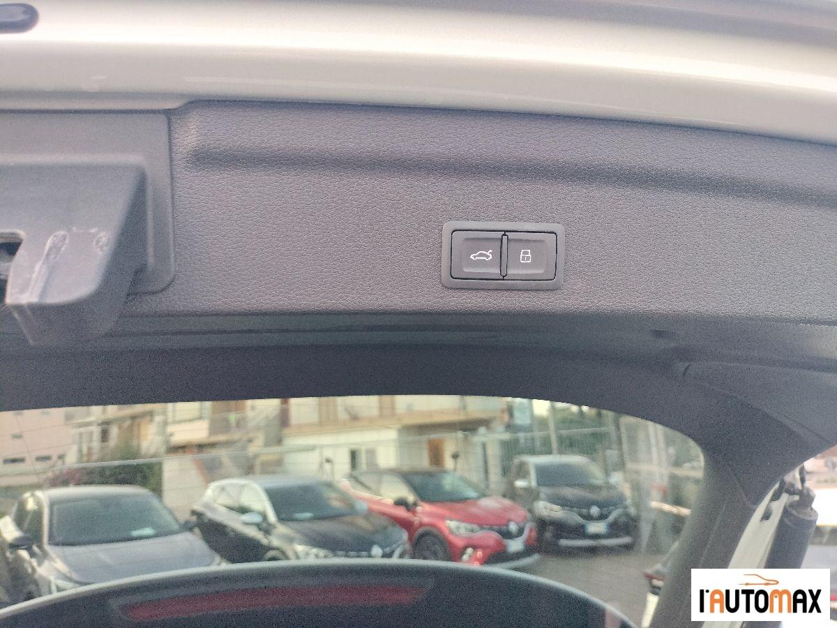 AUDI - Q3 Sportback TDI S tronic S line edition