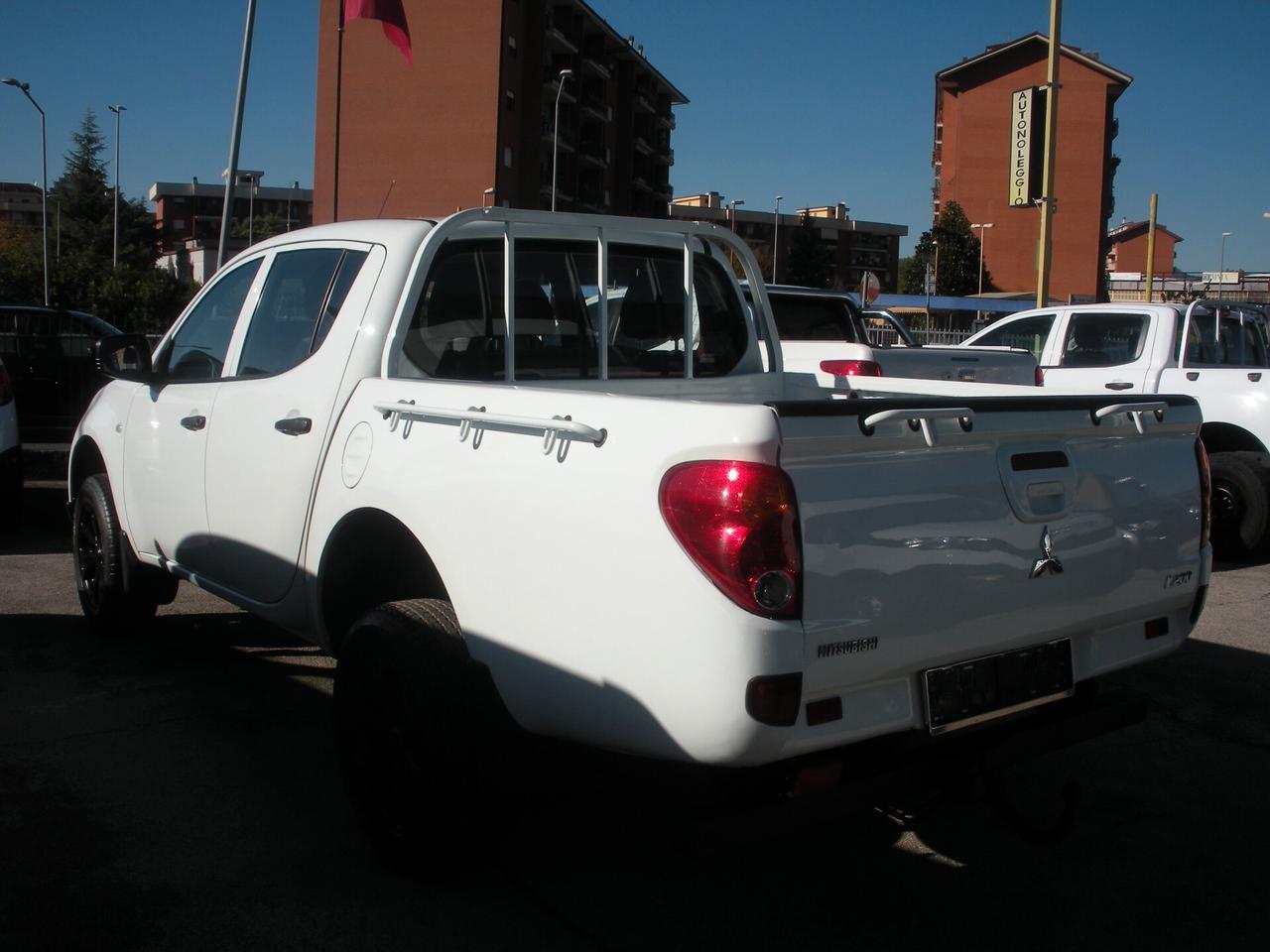 Mitsubishi L200 2.5 DI-D Double Cab Invite ''SAFARI''