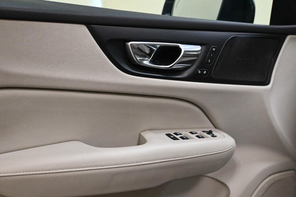 VOLVO V60 (2018-->) V60 D4 Geartronic Inscription