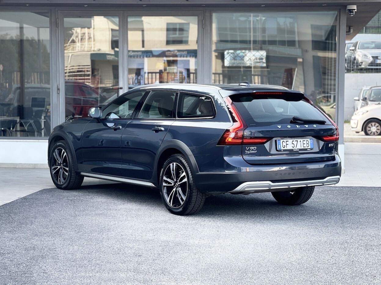 Volvo V90 Cross Country 2.0 Hybrid 250CV E6 AWD Automatica - 2021