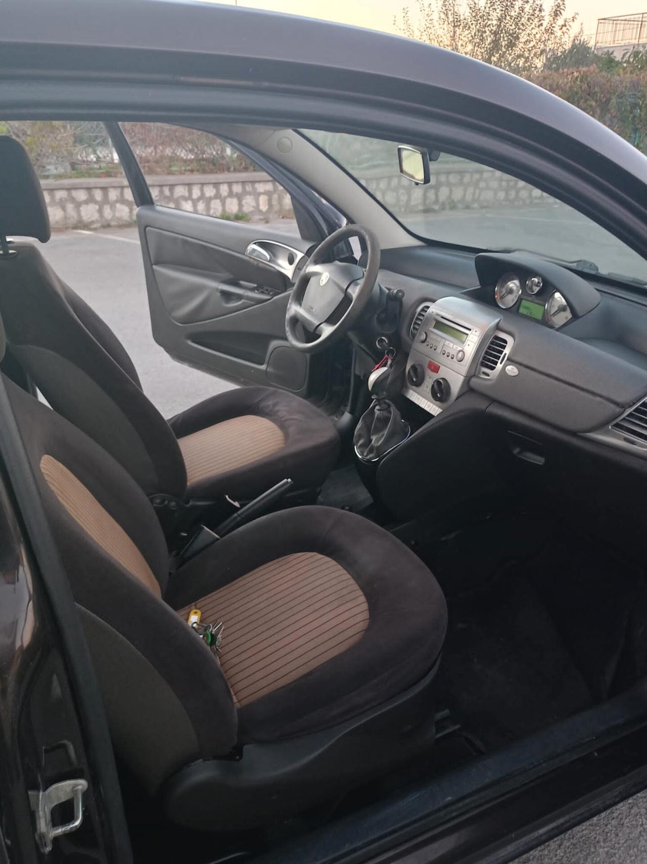 Lancia Ypsilon 1.2 Oro Plus