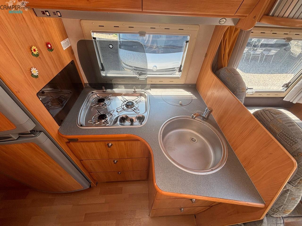 ADRIA ADRIATIK CORAL 680 SK - Mansardato con letti a castello in coda