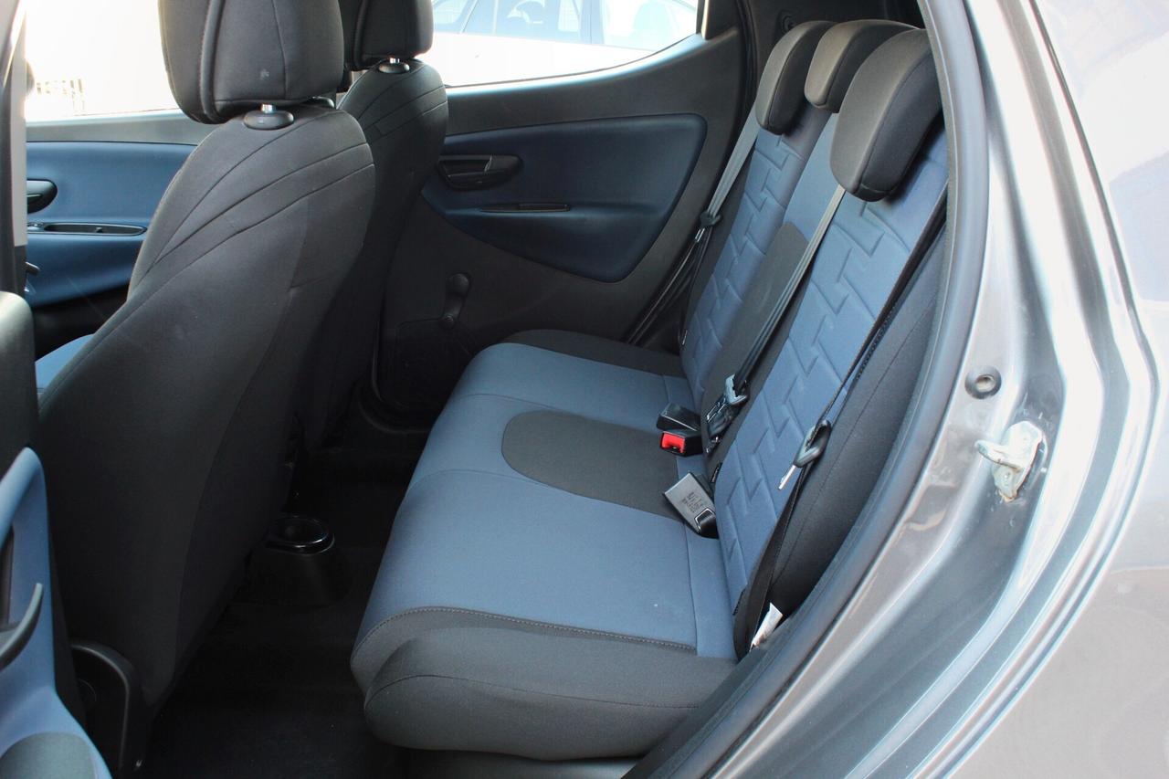 Lancia Ypsilon 1.0 FireFly 5 porte S&S Hybrid Platino-OK NEOPATENTATI