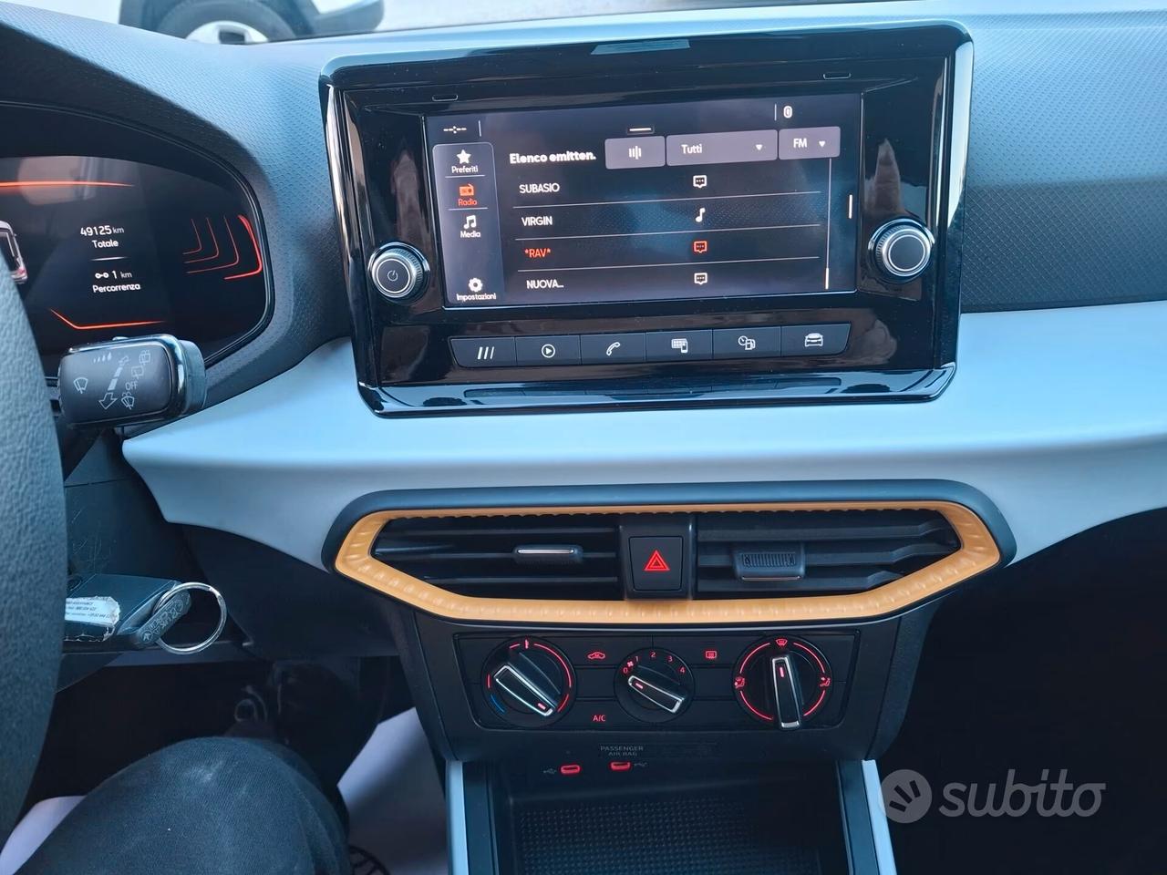 Seat Arona 1.0 TGI Style AUTOMATICA NAVI APPLE CAR PLAY CERCHI CAMERA PDC COMANDI VOLANTE LED