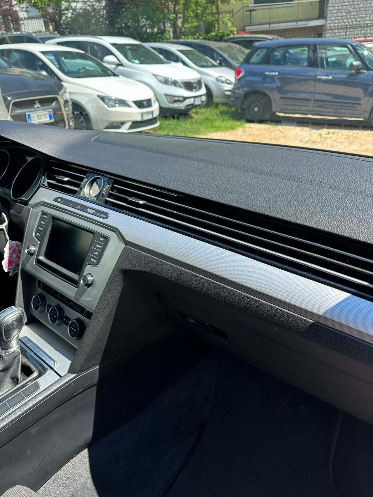 Volkswagen PASSAT VARIANT 1.6 TDI DSG BLUEMOTION.