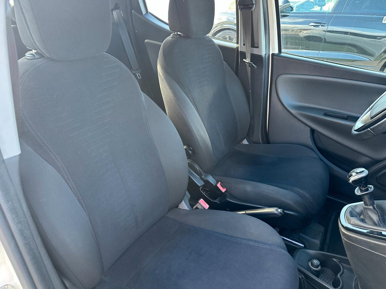 Lancia Ypsilon 1.2*8V*GOLD*PDC*MP3*CITY*NEOPATENTATI*