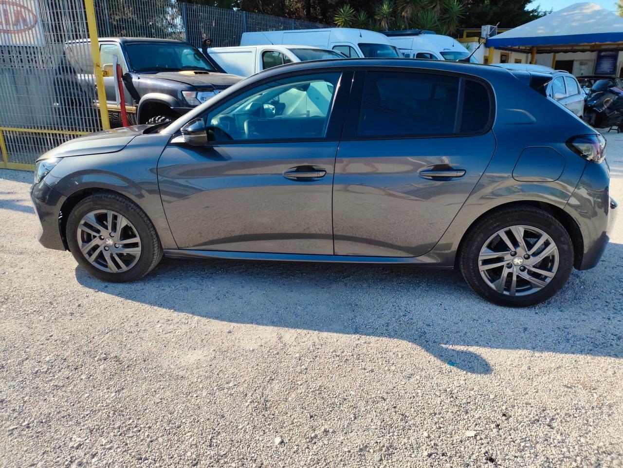 Peugeot 208 PureTech 75 Stop&Start 5 porte Allure – 2022 – 10.100 km . Vendita senza IVA (regime del margine)