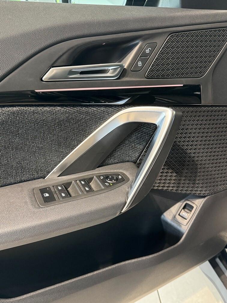 BMW X1 sdrive18i Advantage 136cv auto Led Navi 17" Neopat