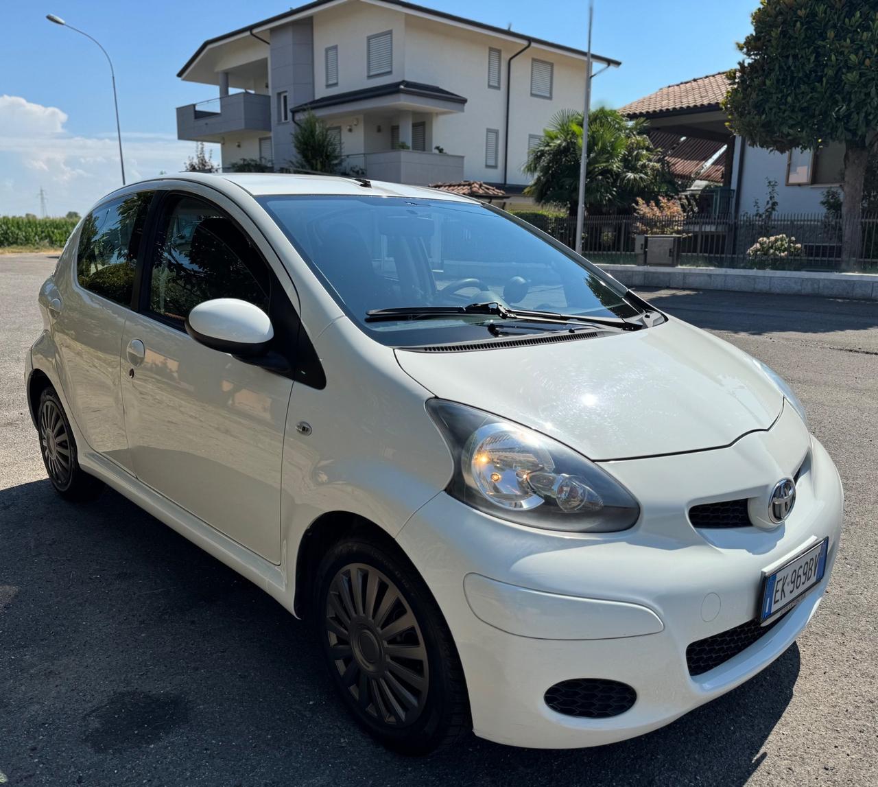 Toyota Aygo 1.0 12V VVT-i 5 porte Deep Ocean Connect