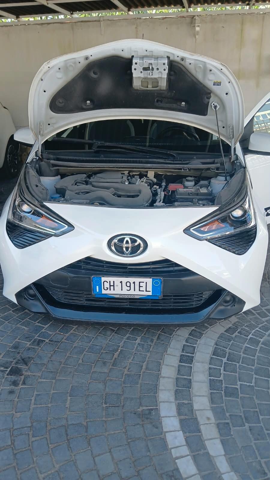 Toyota Aygo Connect 1.0 VVT-i 72 CV 5 porte x-clusiv MMT