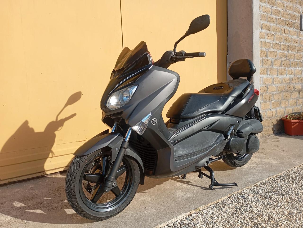 Yamaha X-Max 250 Sport Gomme + Tagliando Nuovi