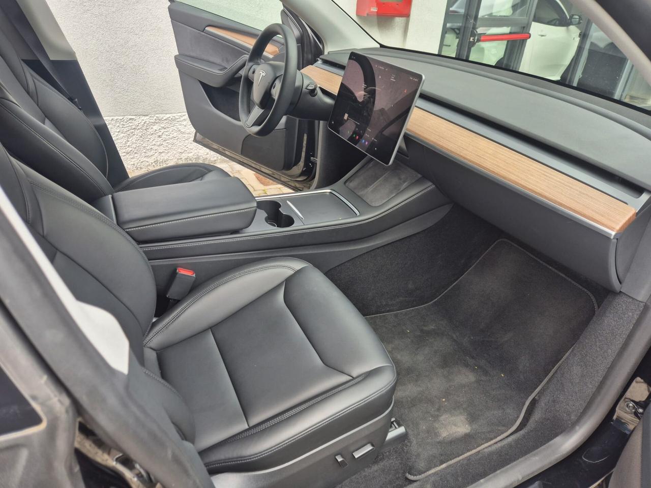 Tesla Model Y RWD
