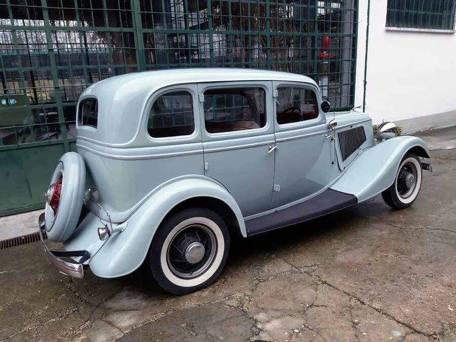 Ford Model B Sedan – 1933