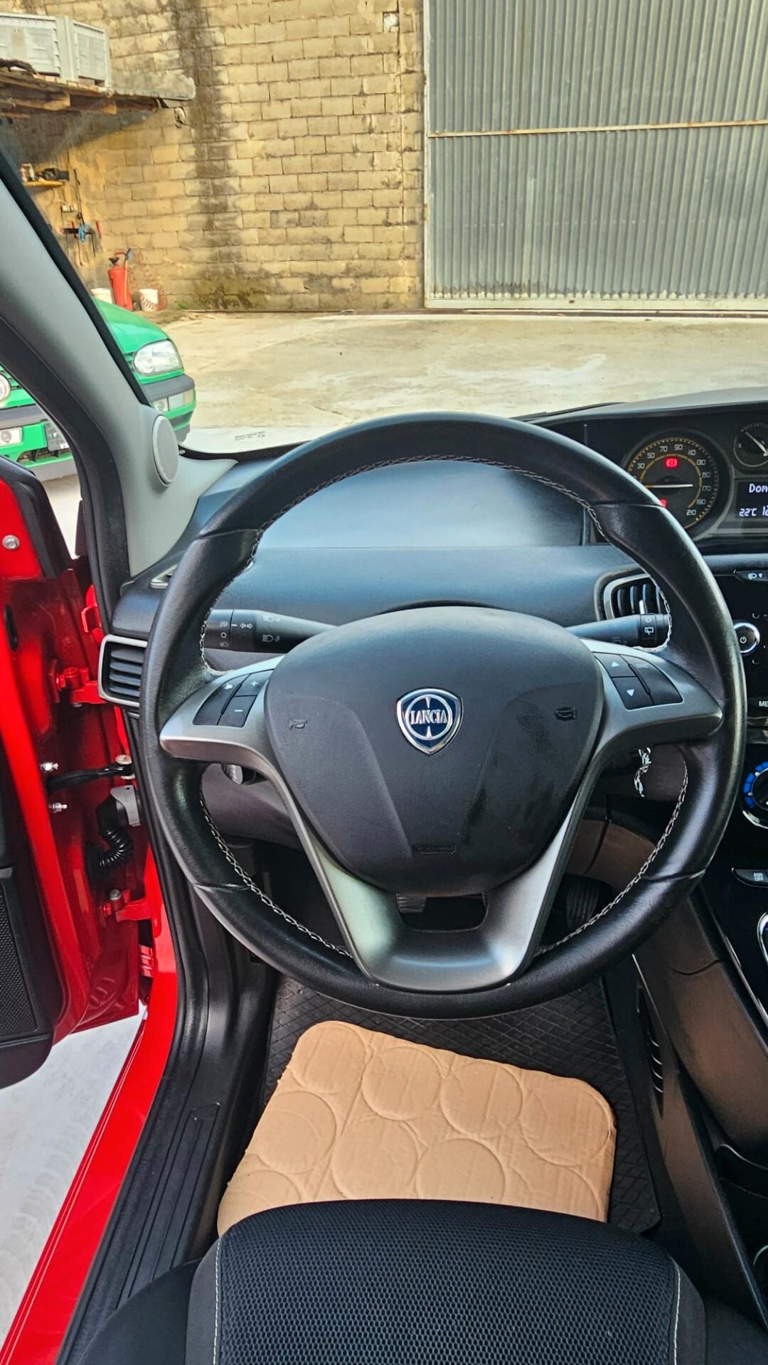 Lancia Ypsilon 0.9 TwinAir 85 CV 5 porte S&S DFN 30th Anniversary