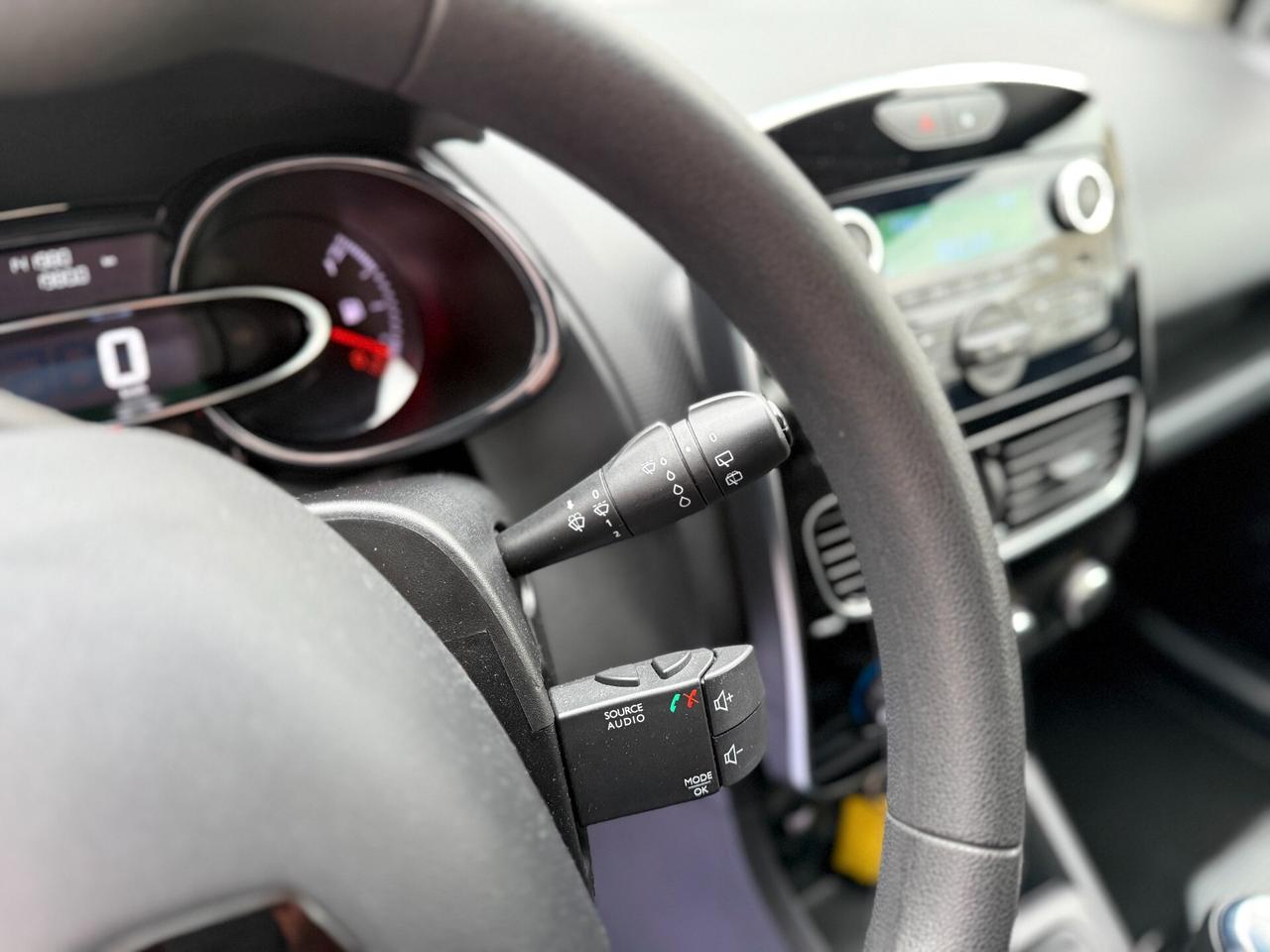 Renault Clio 1.2 75 CV 5 porte Duel