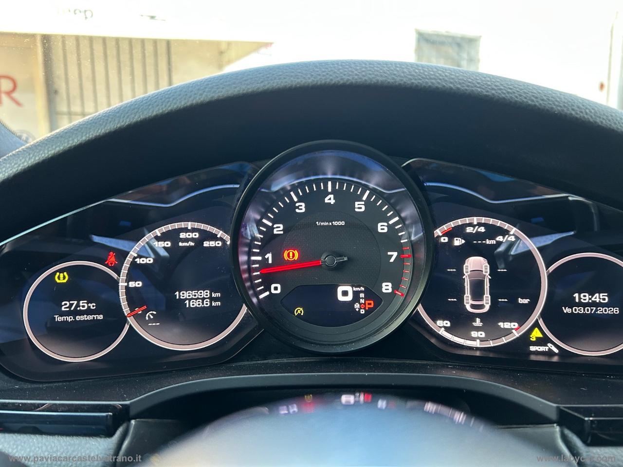 PORSCHE Cayenne 3.0 V6