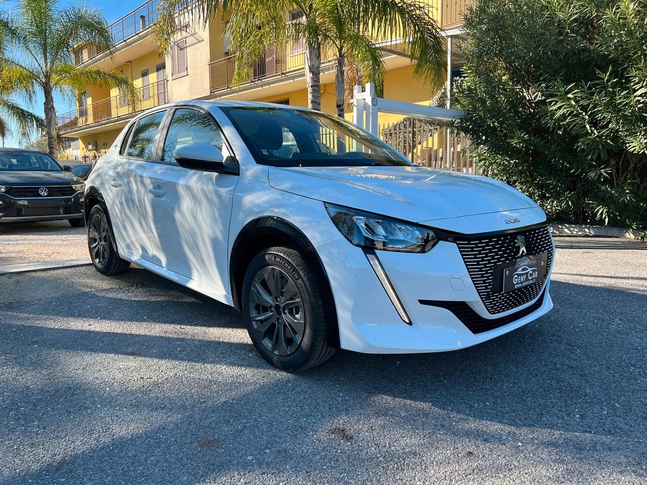 Peugeot 208 motore elettrico 136 CV 5 porte Active
