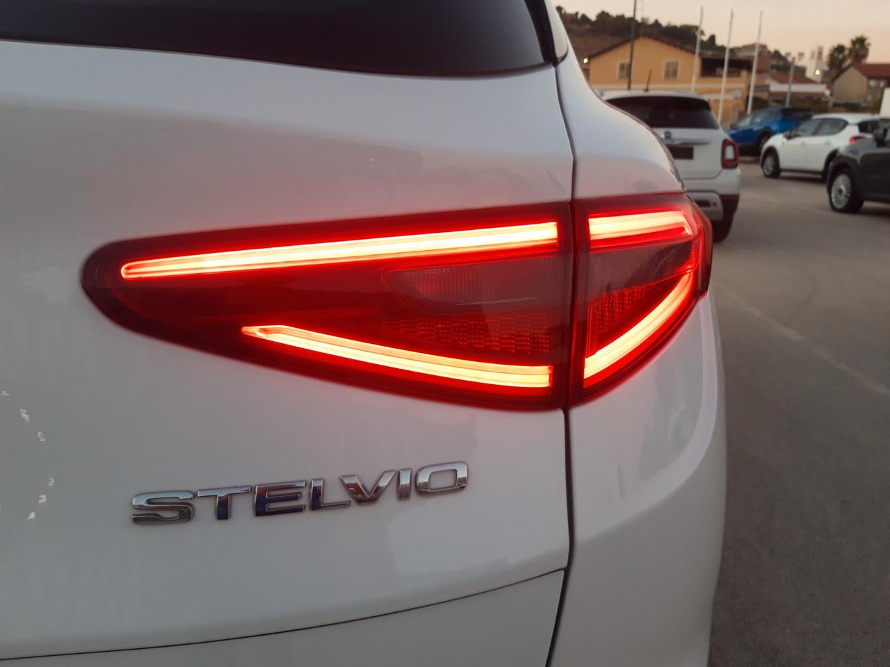 Alfa Romeo Stelvio 2.2 Turbodiesel 190 CV AT8 RWD Business