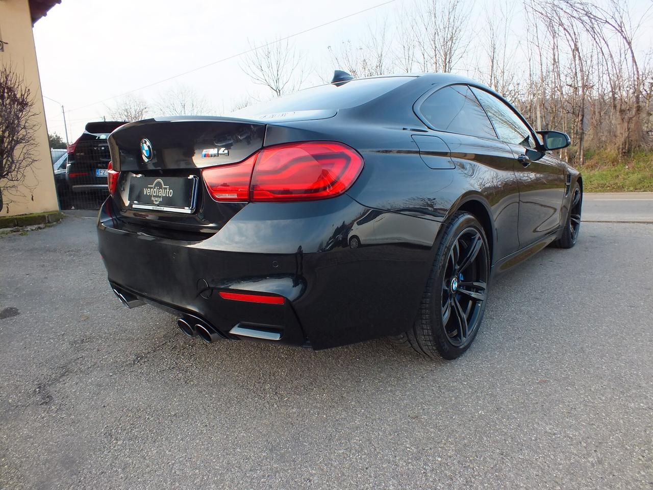 BMW M4 COUPE'