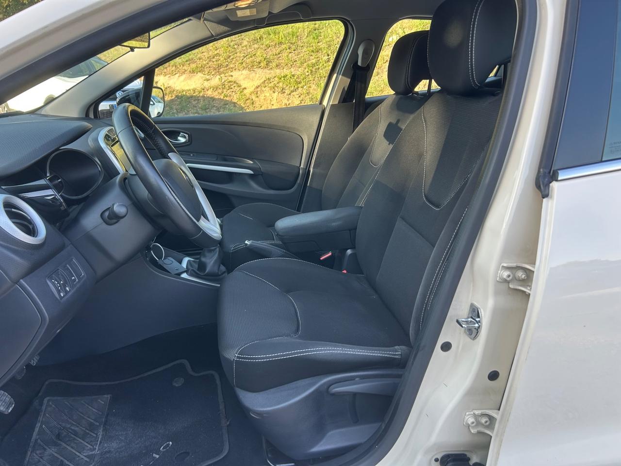 Renault Clio 1.2 75CV 5 porte Intens rate permute neopatentati