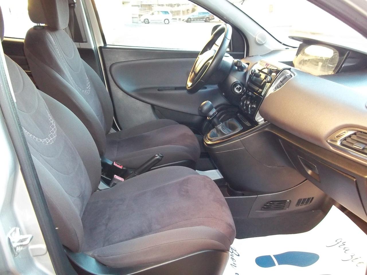 Lancia Ypsilon Gold 1.2 8v Ok neopatentati 5 posti Euro 5B