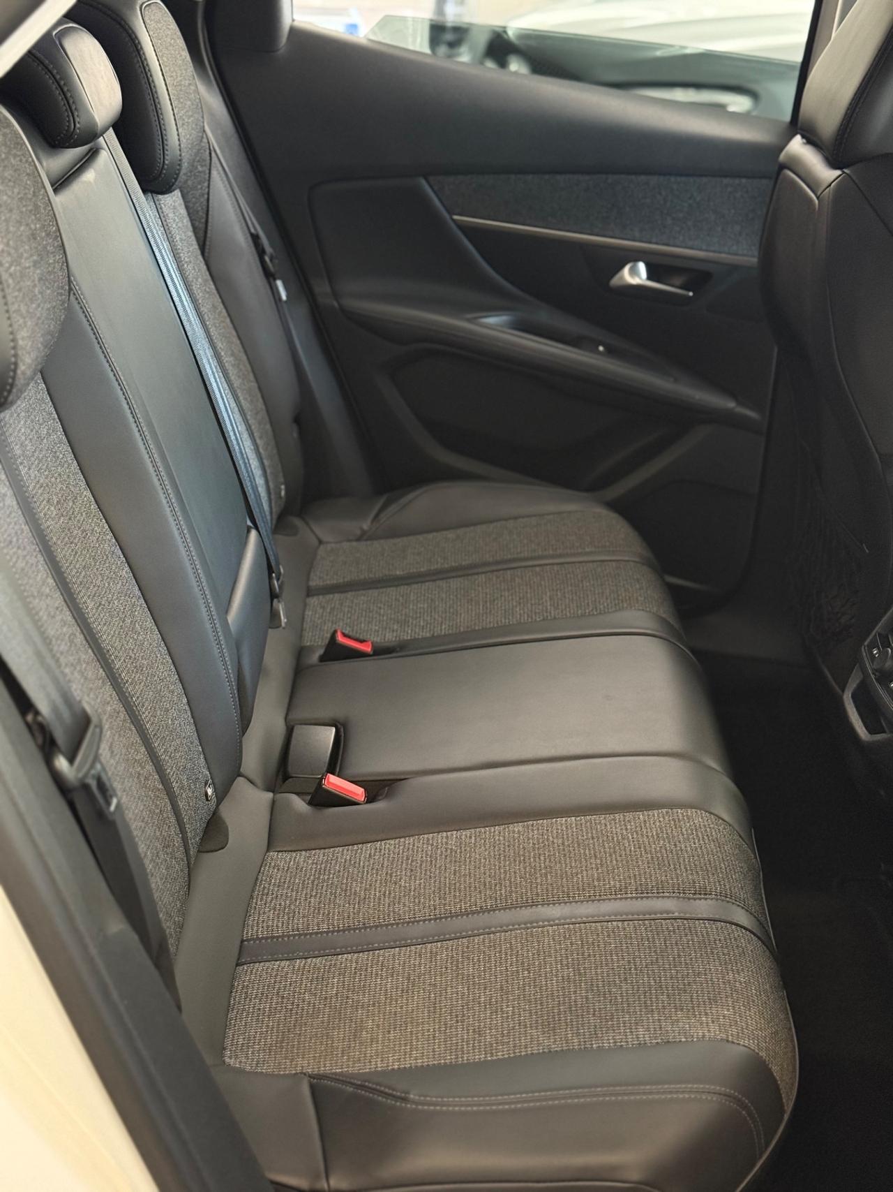 Peugeot 3008 BlueHDi 130 S&S EAT8 Allure