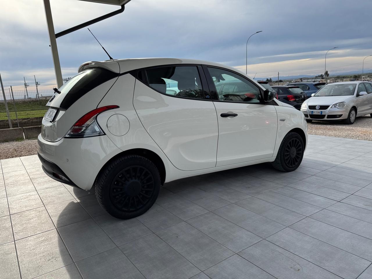 Lancia Ypsilon 1.2 69 CV 5 porte GPL Ecochic Elefantino Blu