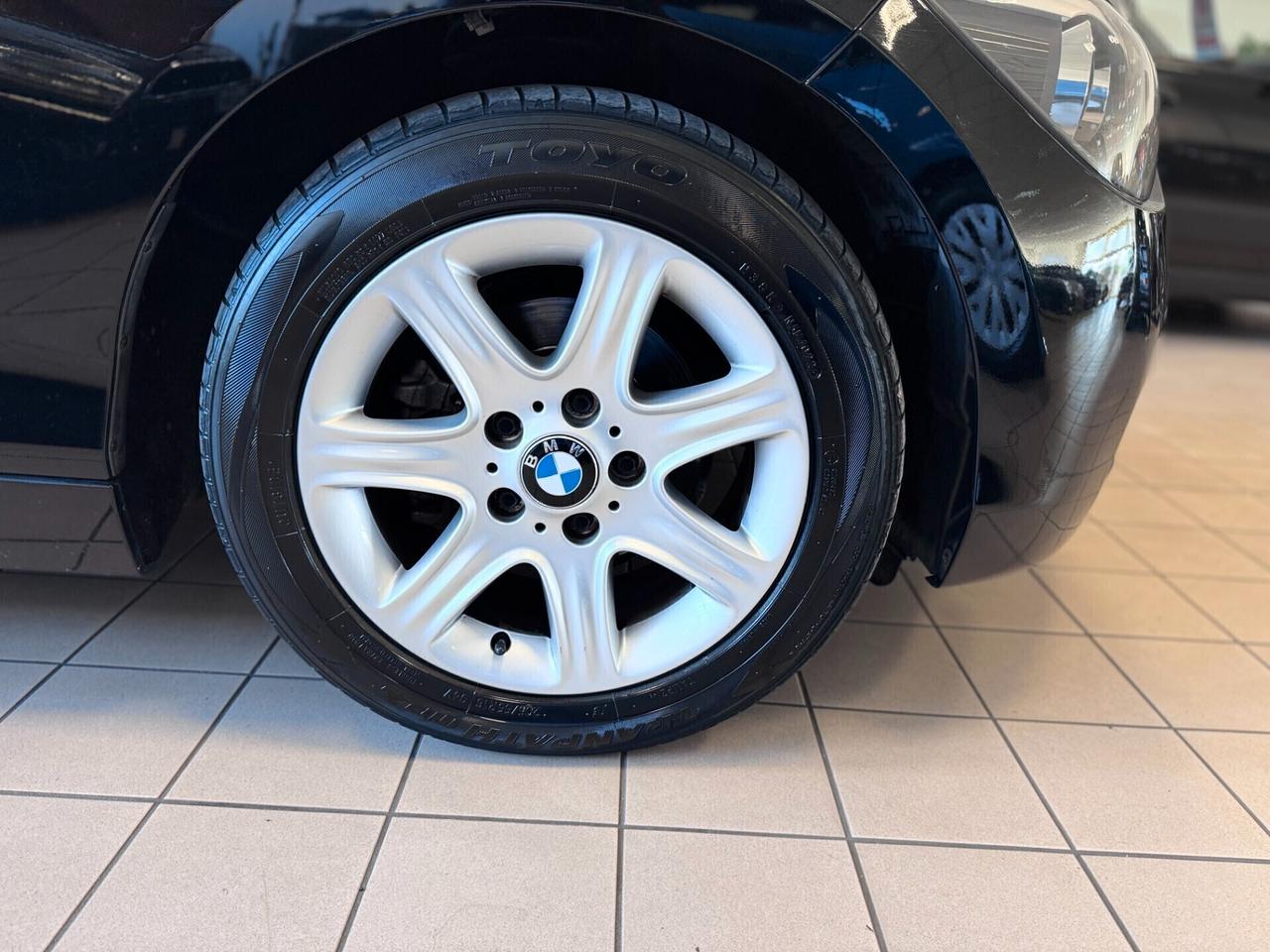Bmw 114 114d 3p. Unique