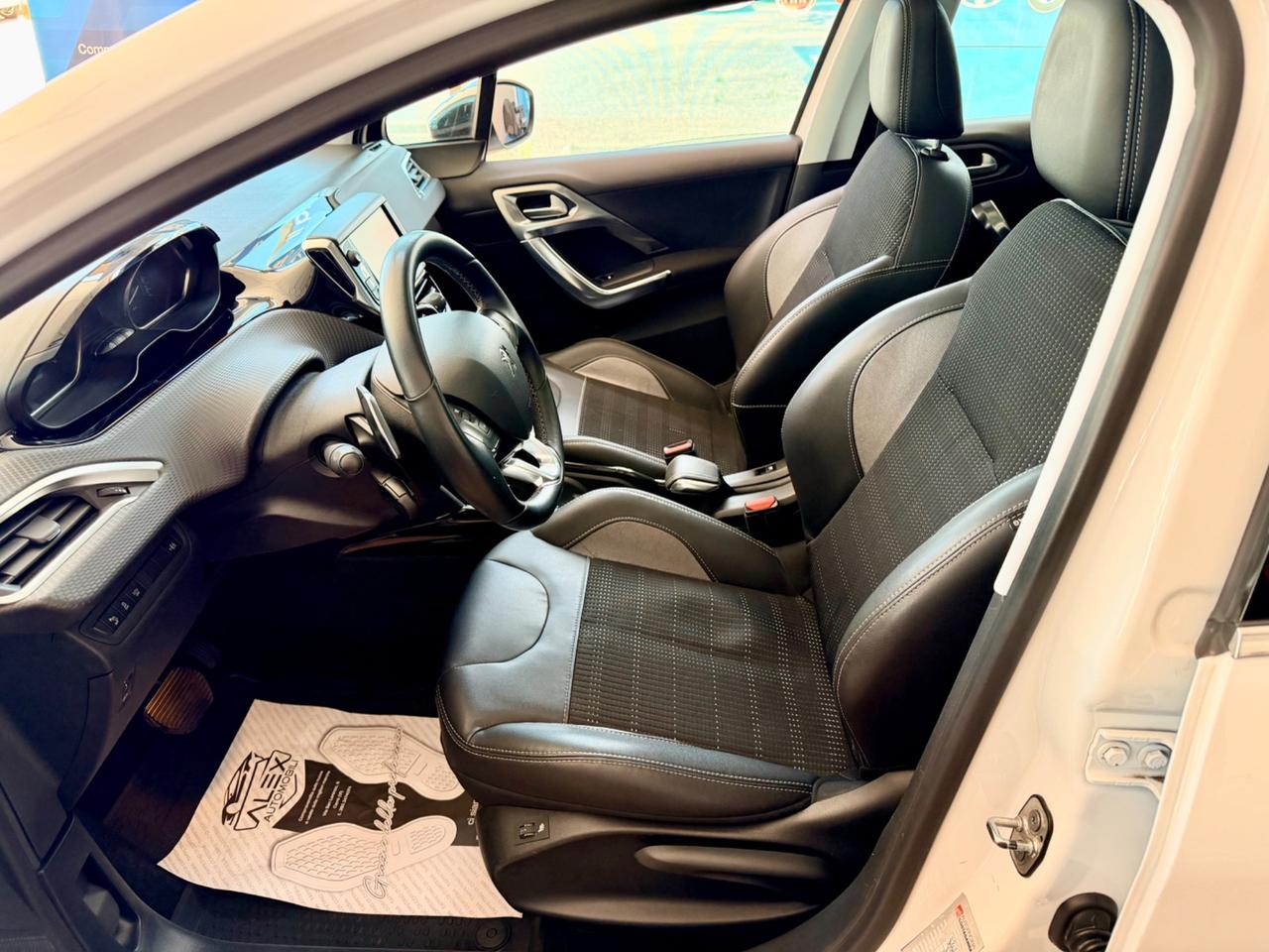 Peugeot 2008 1.2benz 82cv Autom. Gancio Tr