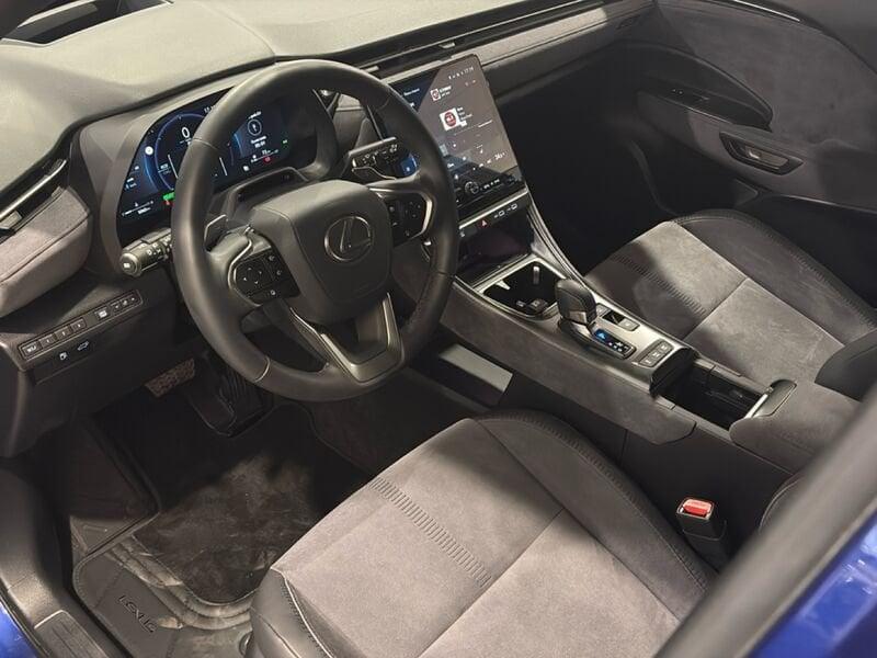 Lexus LBX Elegant 2WD