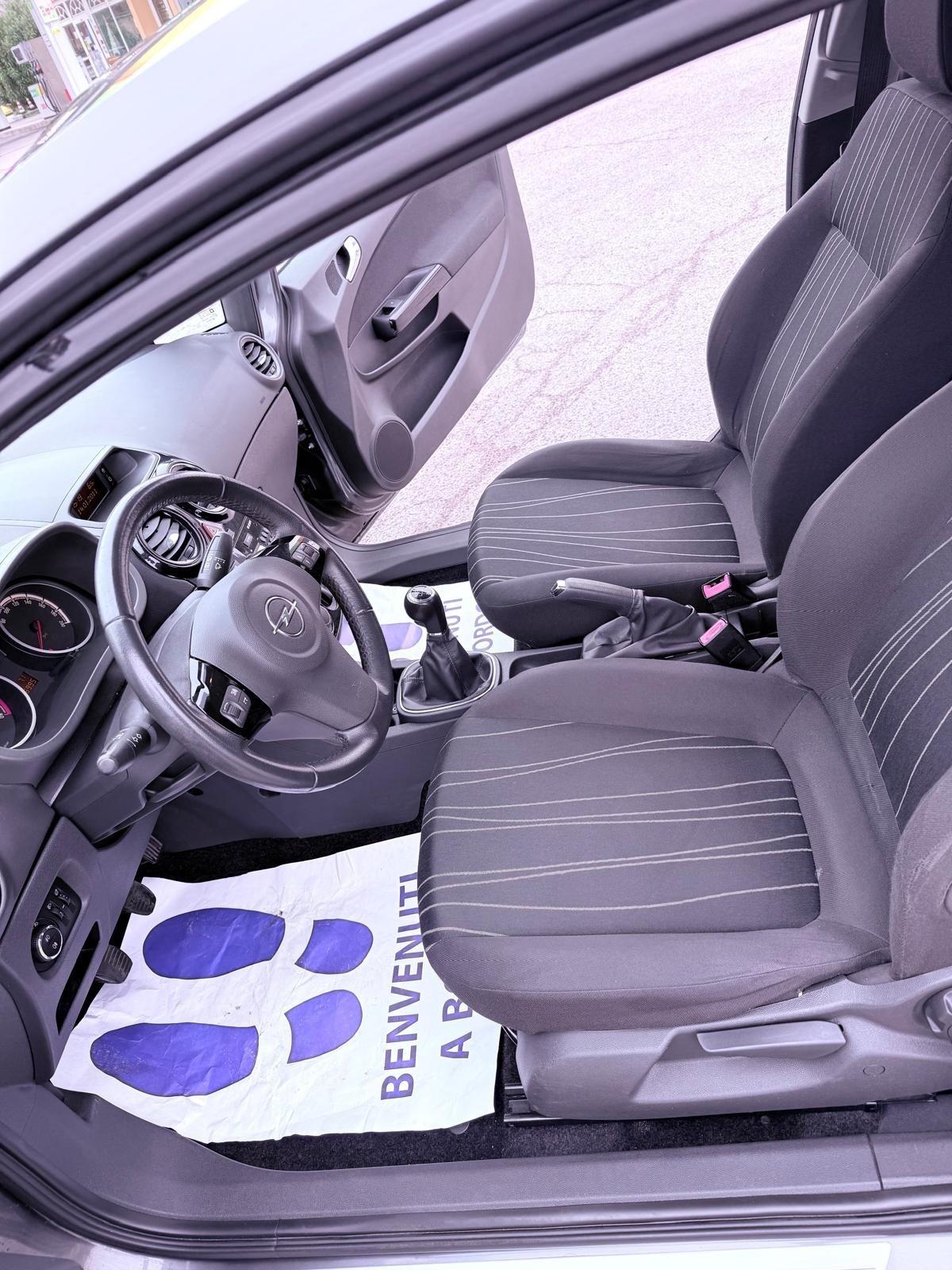 Opel Corsa 1.2 3 porte Club Ok neopatentati