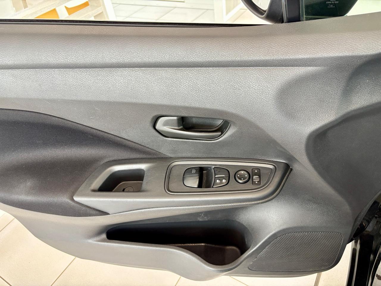 Nissan Micra 1.0L 12V 5 porte Visia+ Neopatentati