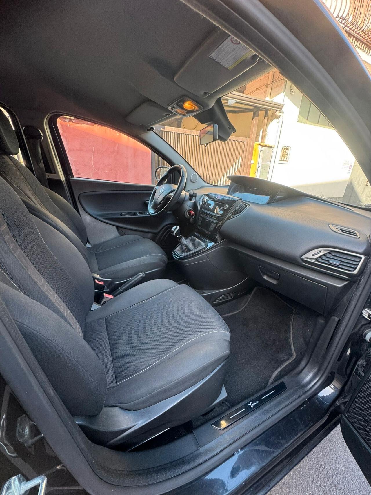 Lancia Ypsilon 1.3 MJT 16V 95 CV 5 porte S&S S Momodesign