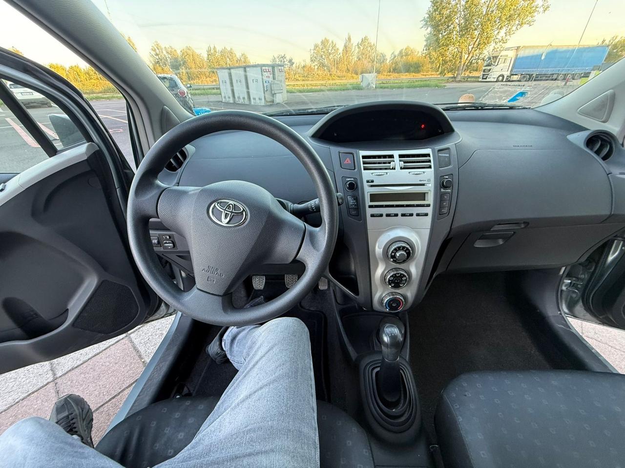 Toyota Yaris 1.0 5 porte Sol